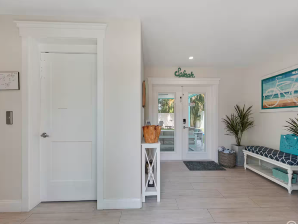 Luxurious Beach Getaway on Anna Maria Island Steps to Beach